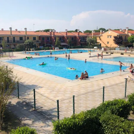 Cozy With Private Garden In Apartment Bibione