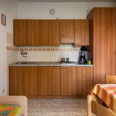 Cozy With Private Garden In Bibione