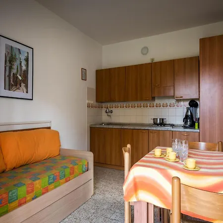 Apartment Cozy With Private Garden In