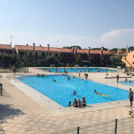 Cozy With Private Garden In Bibione